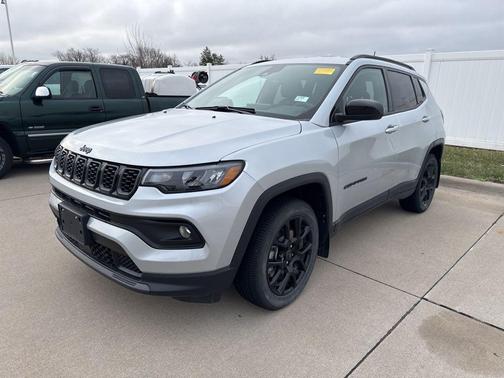 Silver Zynith Metallic Clearcoat 2025 Jeep Compass Latitude