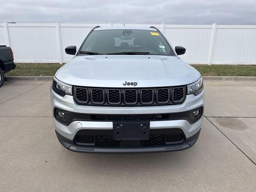 Silver Zynith Metallic Clearcoat 2025 Jeep Compass Latitude