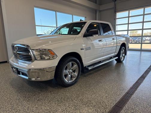 Bright White Clearcoat 2017 RAM 1500 Big Horn