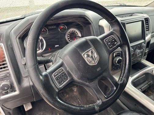 Bright White Clearcoat 2017 RAM 1500 Big Horn