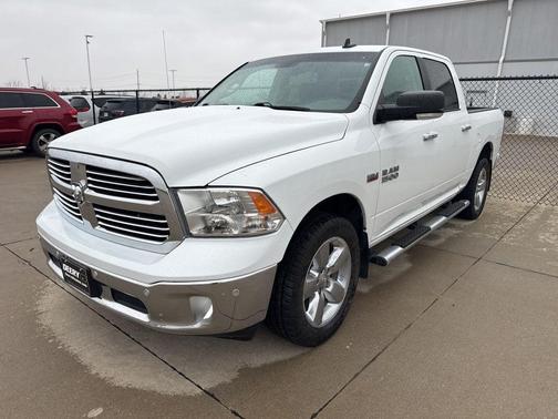 Bright White Clearcoat 2017 RAM 1500 Big Horn