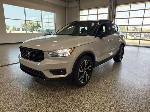 2021 Volvo XC40 T5 R-Design