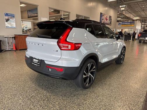 2021 Volvo XC40 T5 R-Design