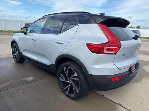 2021 Volvo XC40 T5 R-Design