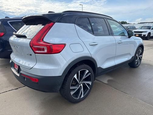2021 Volvo XC40 T5 R-Design