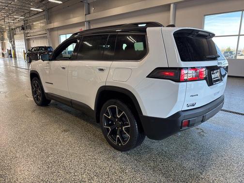 Bright White Clearcoat 2026 Jeep Cherokee Overland