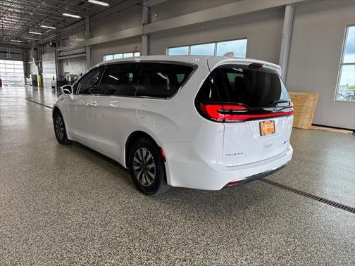 2022 Chrysler Pacifica Hybrid Touring L