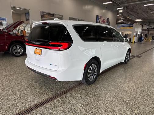 2022 Chrysler Pacifica Hybrid Touring L