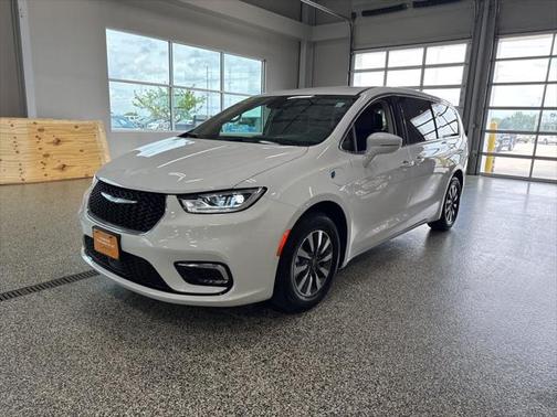 2022 Chrysler Pacifica Hybrid Touring L