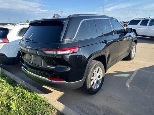 Diamond Black Crystal Pearlcoat 2023 Jeep Grand Cherokee Limited