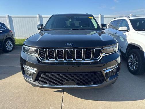 Diamond Black Crystal Pearlcoat 2023 Jeep Grand Cherokee Limited