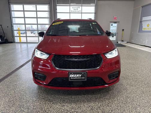 2026 Chrysler Pacifica L