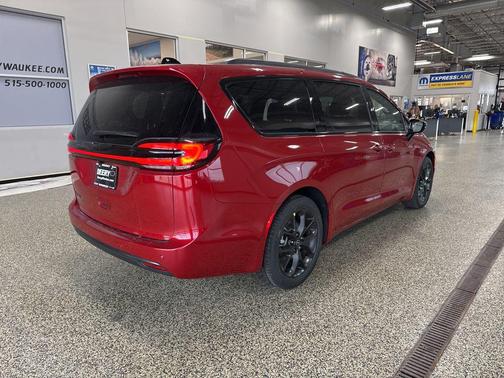 2026 Chrysler Pacifica L