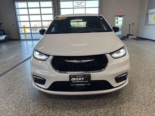 2025 Chrysler Pacifica L