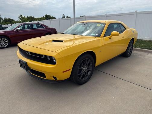 Yellow Jacket Clearcoat 2018 Dodge Challenger GT