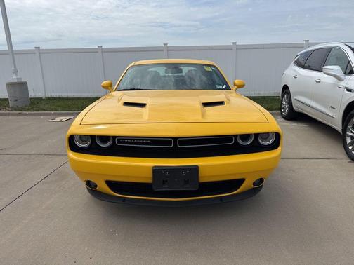 Yellow Jacket Clearcoat 2018 Dodge Challenger GT