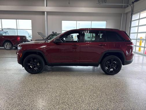 2022 Jeep Grand Cherokee Altitude