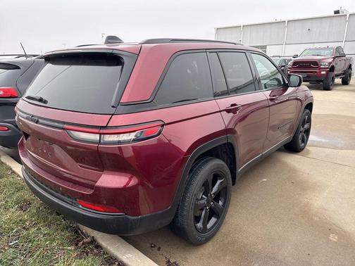 2022 Jeep Grand Cherokee Altitude