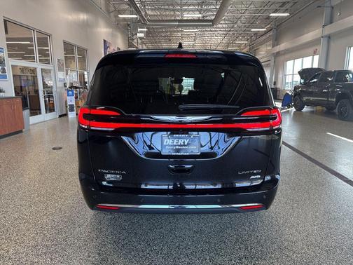 2026 Chrysler Pacifica Limited