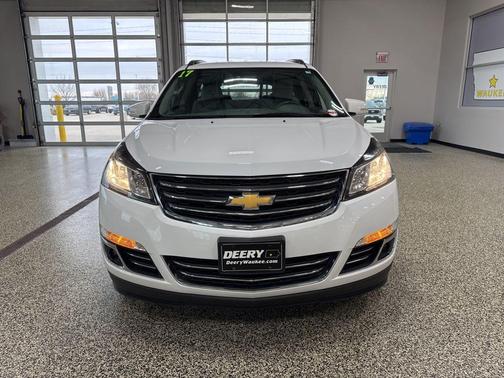 Summit White 2017 Chevrolet Traverse Premier