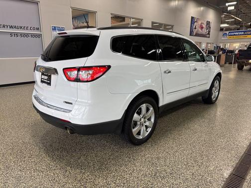 Summit White 2017 Chevrolet Traverse Premier