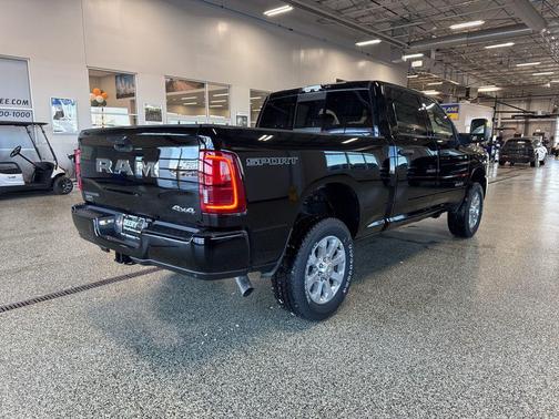 Diamond Black Crystal Pearlcoat 2026 RAM 2500 Big Horn