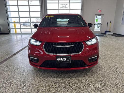 2026 Chrysler Pacifica L