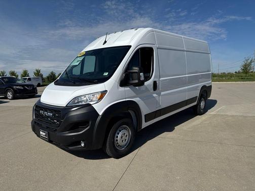 Bright White Clearcoat 2026 RAM ProMaster 2500 Tradesman