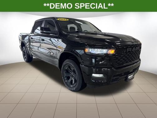Diamond Black Crystal Pearlcoat 2026 RAM 1500 Big Horn/Lone Star
