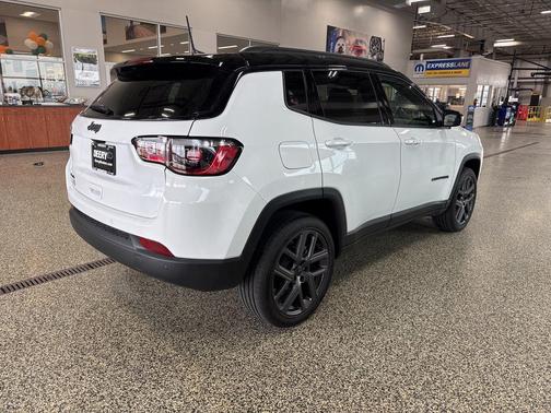 Bright White Clearcoat 2026 Jeep Compass Limited