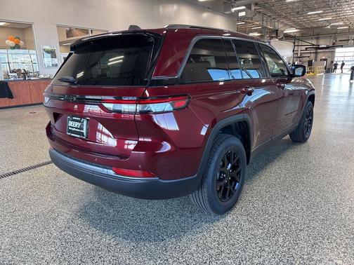 Velvet Red Pearlcoat 2026 Jeep Grand Cherokee Altitude