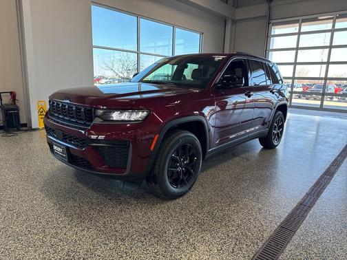 Velvet Red Pearlcoat 2026 Jeep Grand Cherokee Altitude