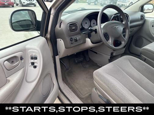 2006 Chrysler Town & Country Base