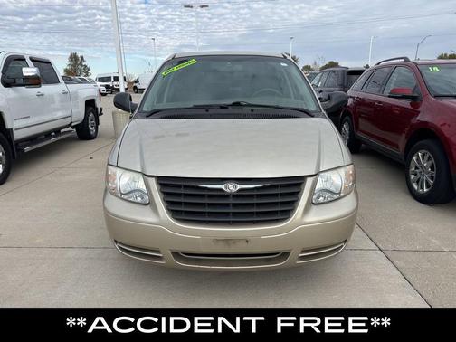 2006 Chrysler Town & Country Base