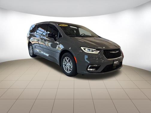2025 Chrysler Pacifica L