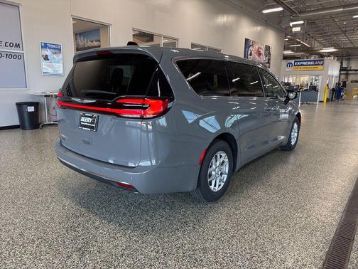 2025 Chrysler Pacifica L