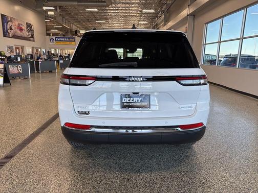 2026 Jeep Grand Cherokee Laredo