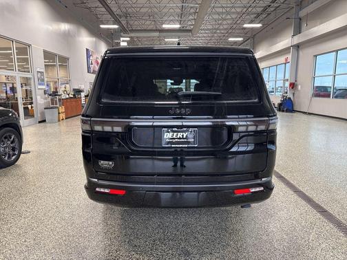 High Gloss Black 2026 Jeep Grand Wagoneer L Limited Altitude