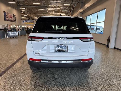 2025 Jeep Grand Cherokee Laredo