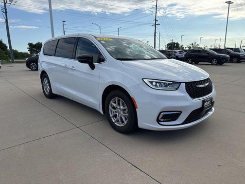 Bright White Clearcoat 2024 Chrysler Pacifica Touring L