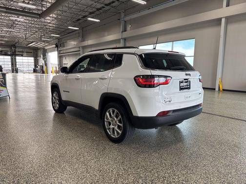 2023 Jeep Compass Latitude Lux