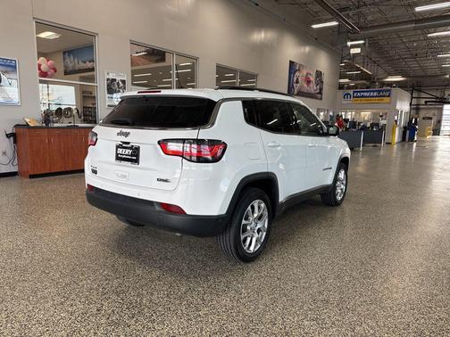 2023 Jeep Compass Latitude Lux