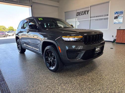 Baltic Gray Metallic Clearcoat 2025 Jeep Grand Cherokee Altitude