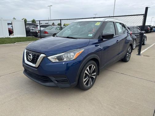 Deep Blue Pearl/Fresh Powder 2018 Nissan Kicks SV