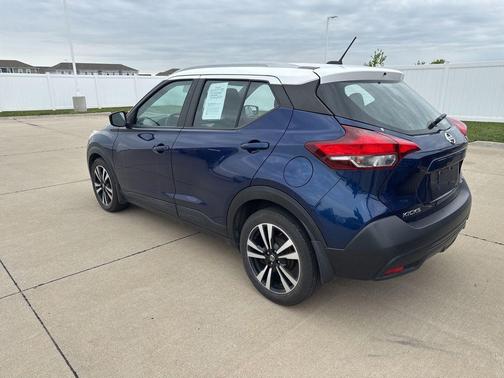Deep Blue Pearl/Fresh Powder 2018 Nissan Kicks SV