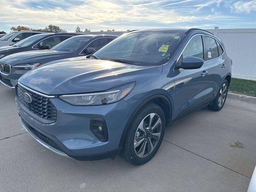 2025 Ford Escape Platinum