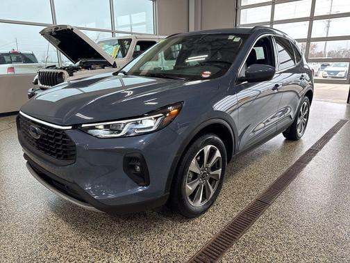 2025 Ford Escape Platinum