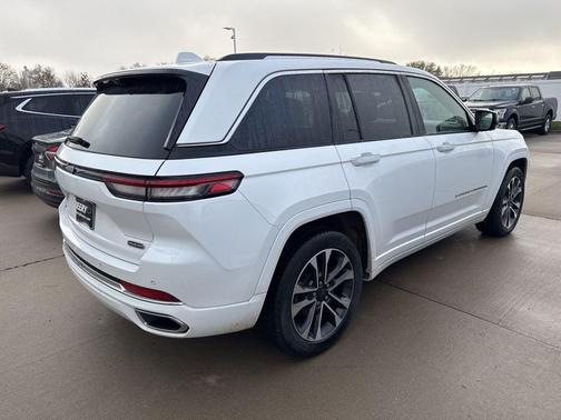 2022 Jeep Grand Cherokee Overland