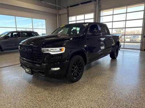 Diamond Black Crystal Pearlcoat 2026 RAM 1500 Limited