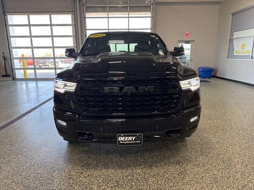 Diamond Black Crystal Pearlcoat 2026 RAM 1500 Limited
